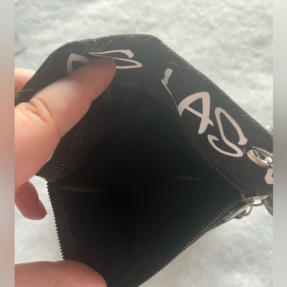 Robin Ruth Las Vegas designed crossbody bag - Picture 5 of 6